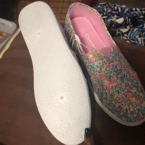 Floral canvas slip on - Picture 3 of 4
